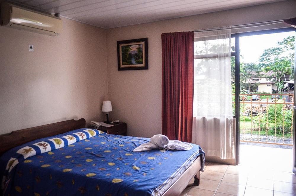 La Fortuna Hotel La Choza Inn מראה חיצוני תמונה