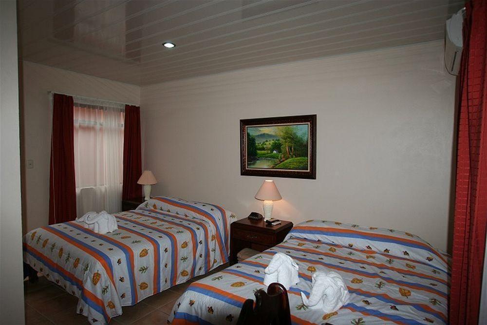 La Fortuna Hotel La Choza Inn מראה חיצוני תמונה